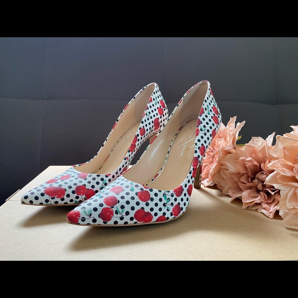 Jessica Simpson cherry 🍒 pump 9.5 medium